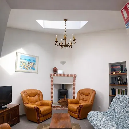 בית נופש Maison De Charme - A 1 Min - Jardin Prive *